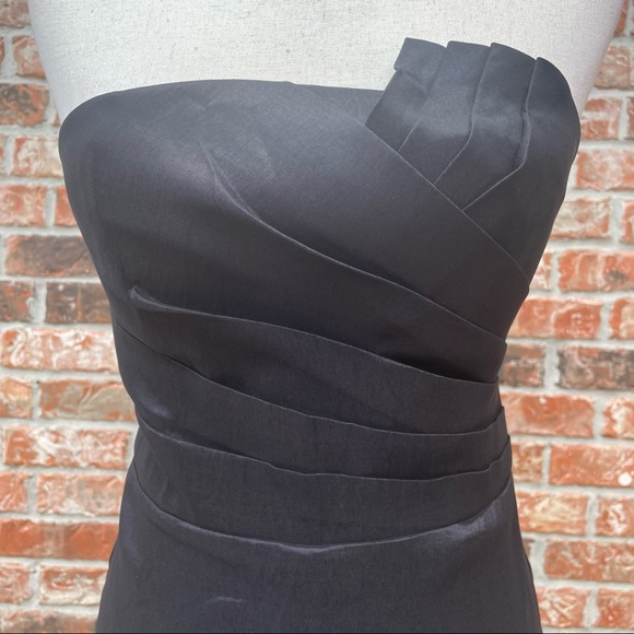 Romeo & Juliet Couture black satin cocktail dress with floral appliqué / NWOT - Picture 2 of 11